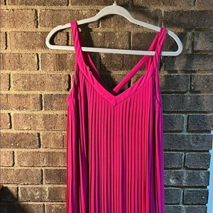Vestido plisado fucsia Massimo Dutti talla 8 - Imagen 1 de 8