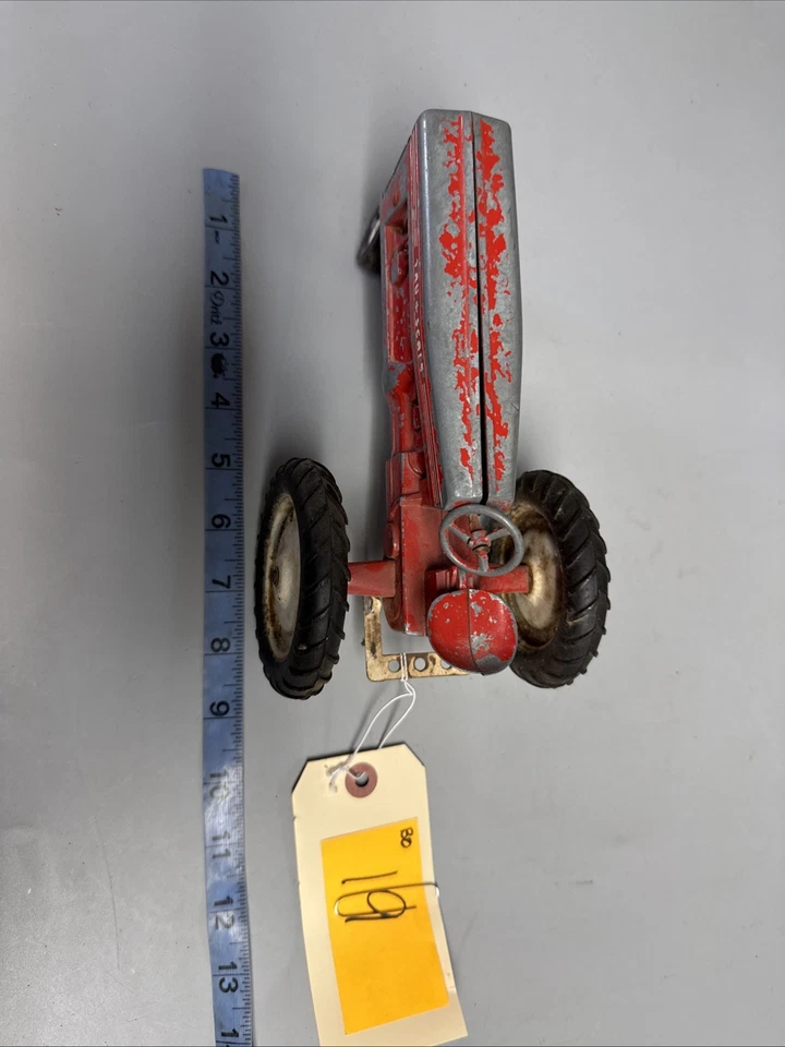 Tractor de juguete a escala real vintage bien querido pintura original BO19 Foto 1 de 4