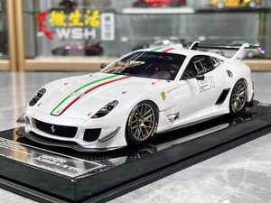 Modellino auto in resina CE 1:18 Ferrari 599XX Evolution Puma bianco (in magazzino) - Foto 1 di 10