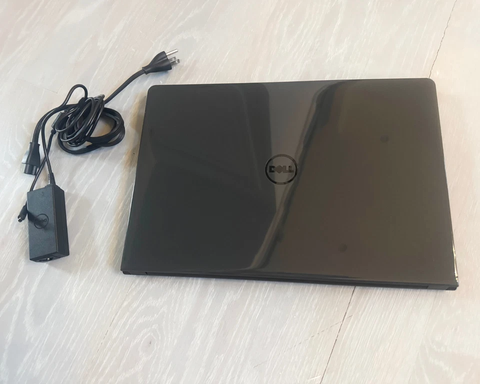 Dell Inspiron 15-3567 15,6 pulgadas [CPU Intel(R) Core(TM) i3-7130U @ 2,70 GHz, 8 GB] Foto 1 de 3