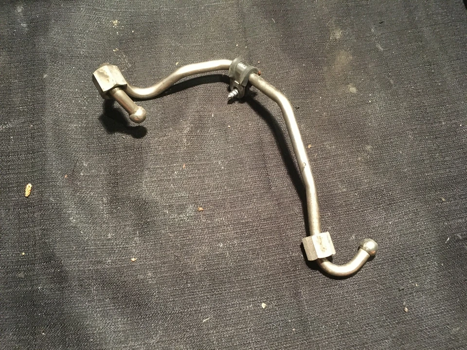 Volkswagen Passat 2008-2012 Audi A4 Turbo 2,0 L EA888 riel de combustible de alta presión Foto 1 de 1