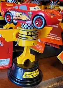 Disney Parks Leuchtkreisel Lightning McQueen Kolben Auto dreht Gespräche - Bild 1 von 1