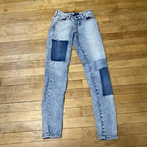 Black Daisy Juniors Size 3/26 Billie Jeggings Acid Wash Patches Stretch - Picture 1 of 14
