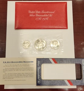 1976 40%    RED     pack Silver Bicentennial 3 Coin U.S. Mint Set.    RED   Pack - Picture 1 of 6