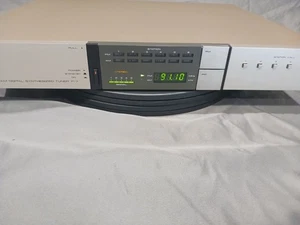 PIONEER F-7  AM/FM STEREO TUNER - Picture 1 of 10