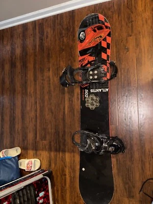 Tabla de snowboard Atlantis 152 con fijaciones Burton incluidas  Foto 1 de 3