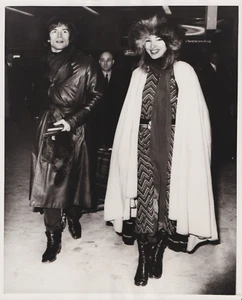 1970 Press Photo Well-Dressed Ballet Dancer Rudolf Nureyev Talitha Pol in London - Picture 1 of 2