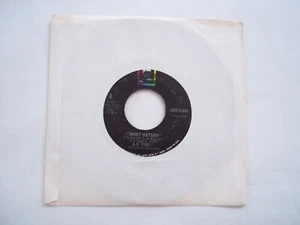 B. B. KING - Sweet Sixteen / I've Been Blue Too Long 45 RPM 7" Record 1972 EPIC - Picture 1 of 8