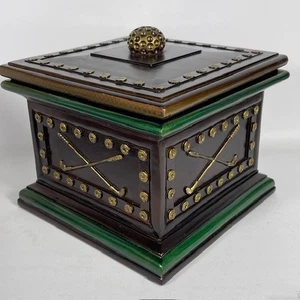 Caja decorativa y tapa palos temáticos de golf y pelotas de golf forradas 7x8x8" resina pesada - Imagen 1 de 11