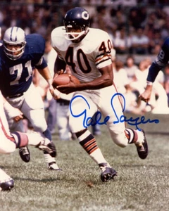 GALE SAYERS SIGNED AUTOGRAPHED 8x10 PHOTO CHICAGO BEARS LEGEND RARE BECKETT BAS - Picture 1 of 2