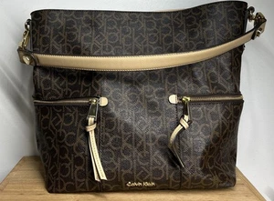 Calvin Klein Damen Tasche / Tasche Handtasche braun Monogram Logo Print Kunstleder? - Bild 1 von 11