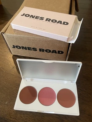 NUEVO EN CAJA JONES ROAD MIRACLE BALM Paleta Fiesta Trío - TAWNY, ENROJECIDO Y FIESTA Foto 1 de 3