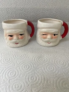 Vintage zwinkernder/schläferiger Weihnachtsmann Tassen Weihnachten ~ Japan ~ 2er Set - Bild 1 von 3