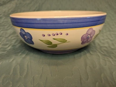 Gibson Designs, Bella, ensaladera, flores y bandas azules y lavanda Foto 1 de 4