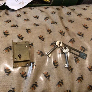 brass cupboard lock with keys - Picture 1 of 8