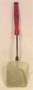 Toy Spatula Red Wood Handle Aluminum Child's Vintage Retro - Bild 1 von 2