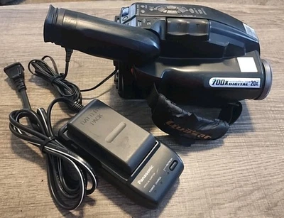 Vintage Quasar Digital  Palmcorder VM- L152 VHS-C With BATTERY AndCharger TESTED - Image 1 of 4