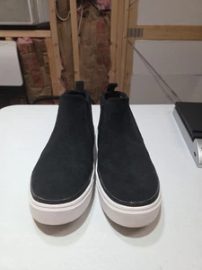 TOMS Women’s 7 Black Suede Chelsea Slip-On Sneakers Shoes White Sole - Picture 1 of 10