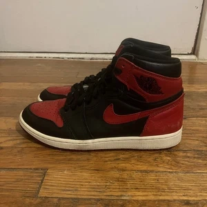 AIR JORDAN 1 OG HIGH BRED SNEAKERS SIZE 9.5 BLACK/RED 2016 BANNED 1985 CHICAGO - Picture 1 of 9