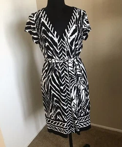 SANDRA DARREN  DRESS 10P JERSEY STRETCH Knee LENGTH Zebra Print V Neck Blk White - Picture 1 of 12