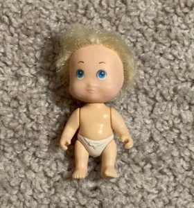 Vintage 1990 Tyco Miniatura Quint Baby Doll #2 Bionda - Foto 1 di 2