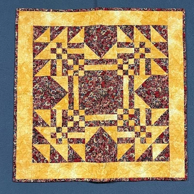 手工绗缝壁挂桌子装饰秋季拼布小被子 21x21 — 第 1/4 张图片