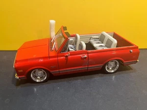1/18 ACME 1970 GMC JIMMY LOWERD TWD RED WITH WHITE REMOVABLE TOP 1 OF JUST 402 - Picture 1 of 11