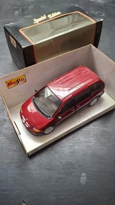 Chrysler Voyager '96 - 1:26 - Maisto - Immagine 1 di 4