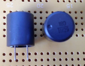 Núcleo blindado inductor de plomo de ferrita 18uH 3.18A 80mΩ ±20% Tol Toko A7503AY-180M - Imagen 1 de 1