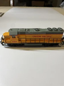 HO Scale Bachmann EMD GP-40 Diesel Loco Union Pacific #866 No Box - Picture 1 of 4