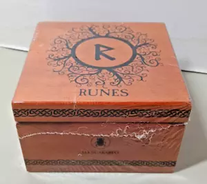Deluxe Wooden Runes Lo Scarabeo Made in Italy - Picture 1 of 1