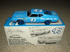 RARE Ford Torino Cobra 1:24 Richard Petty / Dale Inman Autographed #43 The King - Picture 1 of 15