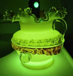 Stevens & Williams Uranium Glass Vase Rigaree Decoration, c. 1880 Pink Orange - Picture 1 of 8