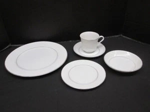 Crown Victoria Fine China Lovelace Pattern 5pc Place Setting Platinum Trim White - Picture 1 of 11