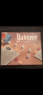 VTG Yahtzee 1975 E.S. Lowe Board Game 950 Family Skill Chance Compete Milton Bra - Image 1 of 4