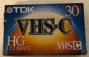 VIDEOCASSETTA VIDEOCASSETTA NUOVA SIGILLATA VUOTA TDK VHS-C HG Ultimate - Foto 1 di 2