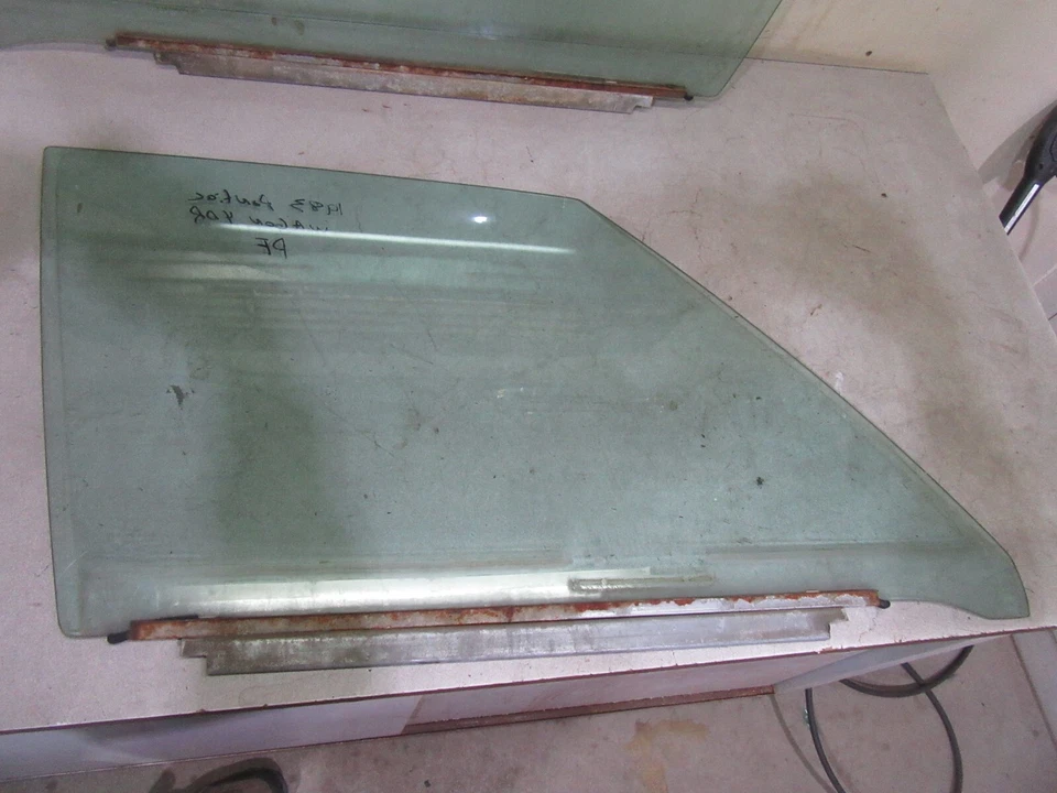 Pontiac Bonneville 1983 4 puertas puerta de vagón pieza de vidrio tintado de fábrica PF Foto 1 de 1