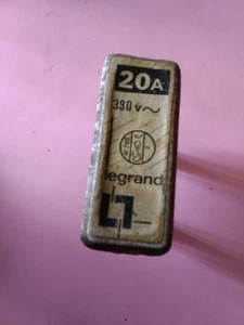 Legrand Sicherungshalter 10x38 Porzellan Spindel 9mm 3cm Abstand Sicherung 20 A/ - Bild 1 von 2