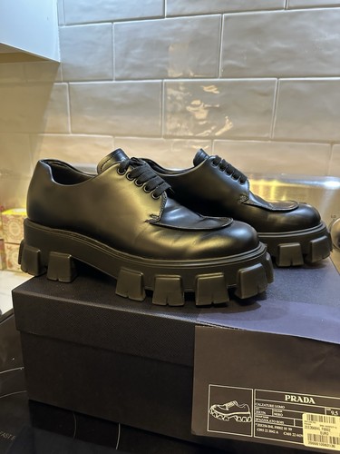 Mocassini Prada Lug Sole Monolith stringati scarpe uomo Derby 2EE356B4L come nuovi