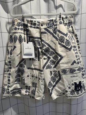 全新 Moncler 男式头巾印花百慕大短裤 尺寸 48 EUR 带标签 — 第 1/4 张图片