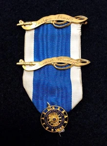 DAR Hijas de la Revolución Americana Medalla de Oro 14K y 2 Prendedores de Oro con Nombres - Imagen 1 de 6