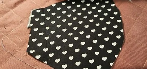 Behelfsschutzmaske Mundmaske Baumwolle schwarz mit weissen Herzen ❤ 🎁 Geschenk - Bild 1 von 1