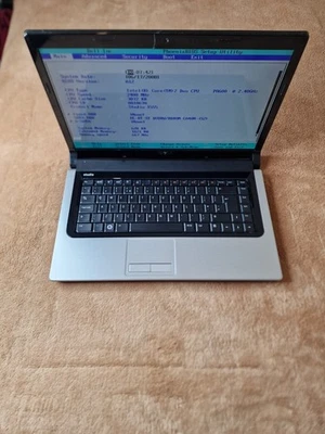 Dell Studio 1555 Laptop 15,6" IC2D P8600 2,4GHz ohne HDD nur Einschalten getestet - Bild 1 von 4