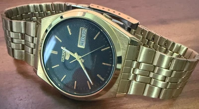 Seiko 5 Gold Automatic Watch Black Dial Textured NOS Japan Vintage Day Date - Image 1 of 4
