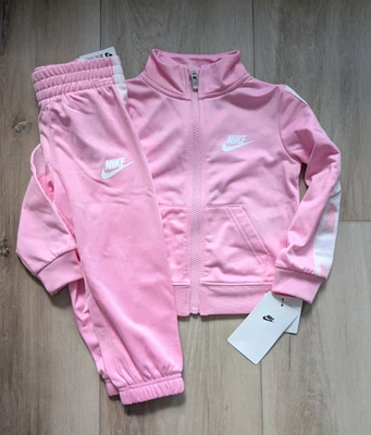 Nuevo con etiquetas Conjunto de chándal y pantalones Nike para niñas pequeñas talla 3T con cremallera rosa Foto 1 de 4
