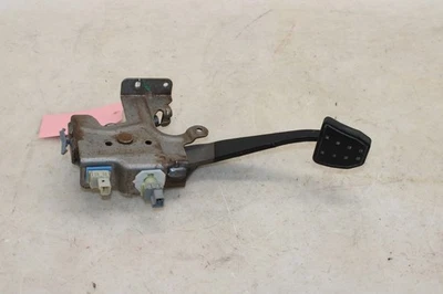 Pedal de embrague Pontiac Solstice 2006-2009 OEM ME88 Foto 1 de 4