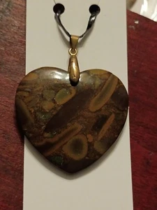 ~  Beautiful Bamboo Leaf Heart Pendant Healing Stone Wicca Pagan 2" - Picture 1 of 1