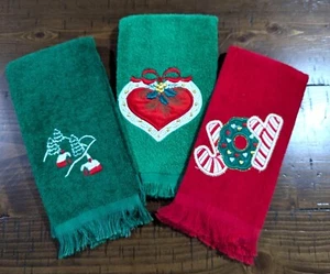 Vintage Christmas Finger Tip Bathroom Towels with Joy, Heart, Cabins Set of 3 - Picture 1 of 10