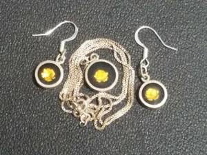 Gold Flake Pendant And Earrings In 925 Round Shadow Box With A 20-inch Chain - Picture 1 of 7