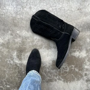 Western Cowboy Boots Mens Size 12 EE Black Suede Pull On Pointed Toe Stitched - Picture 1 of 12